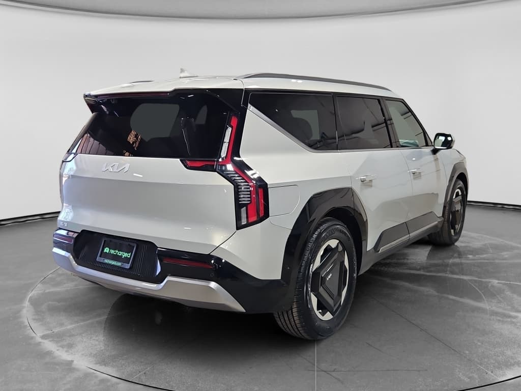 2024 Kia EV9 view 3