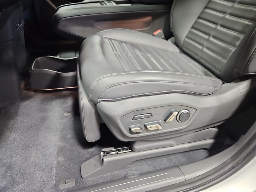 2024 Kia EV9 view 7