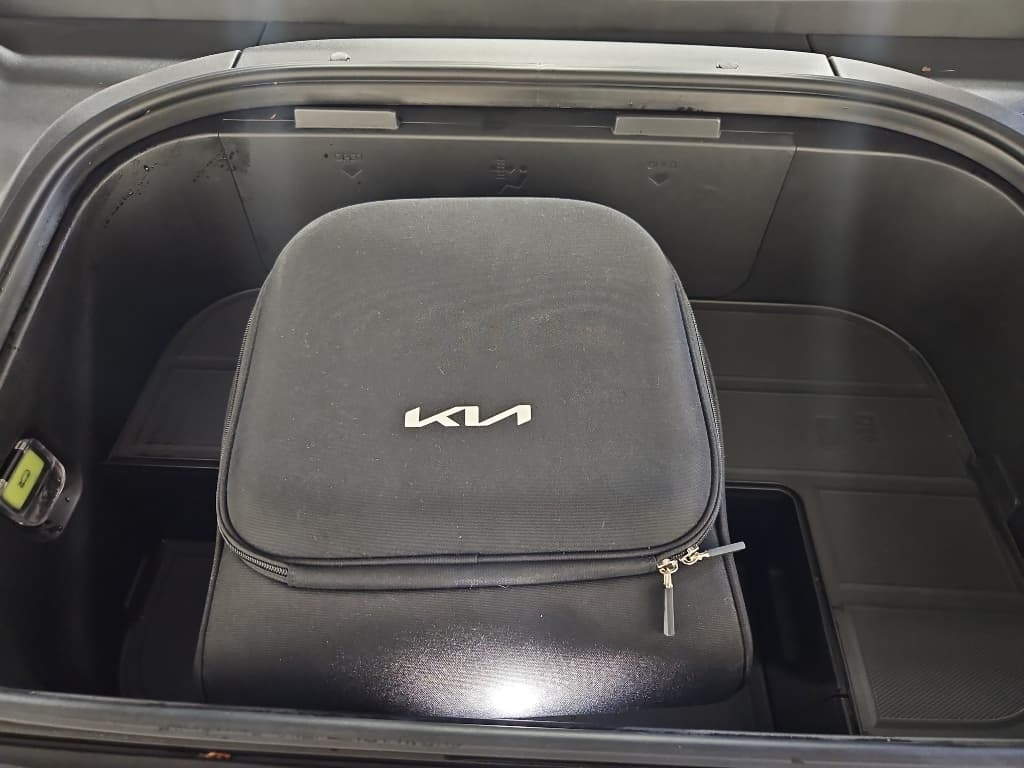 2024 Kia EV9 view 6