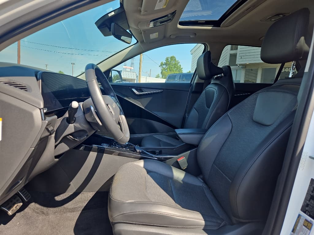 2023 Kia Niro EV view 5