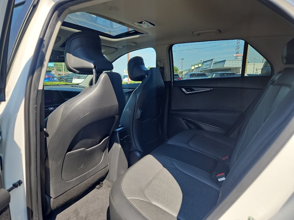 2023 Kia Niro EV view 7