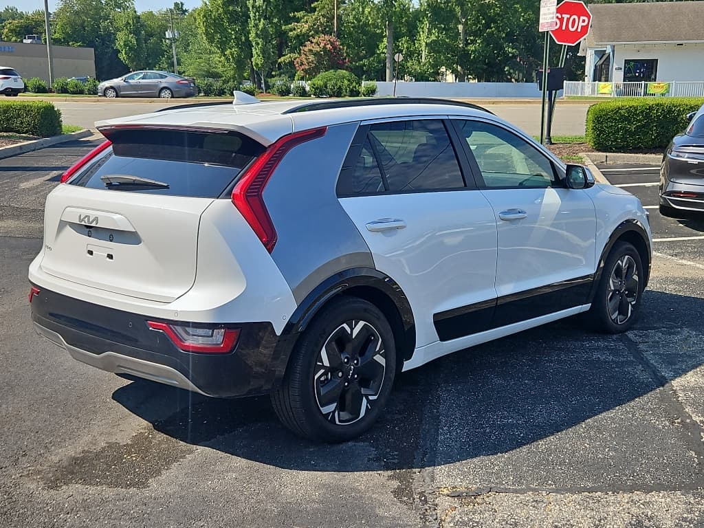 2023 Kia Niro EV view 3