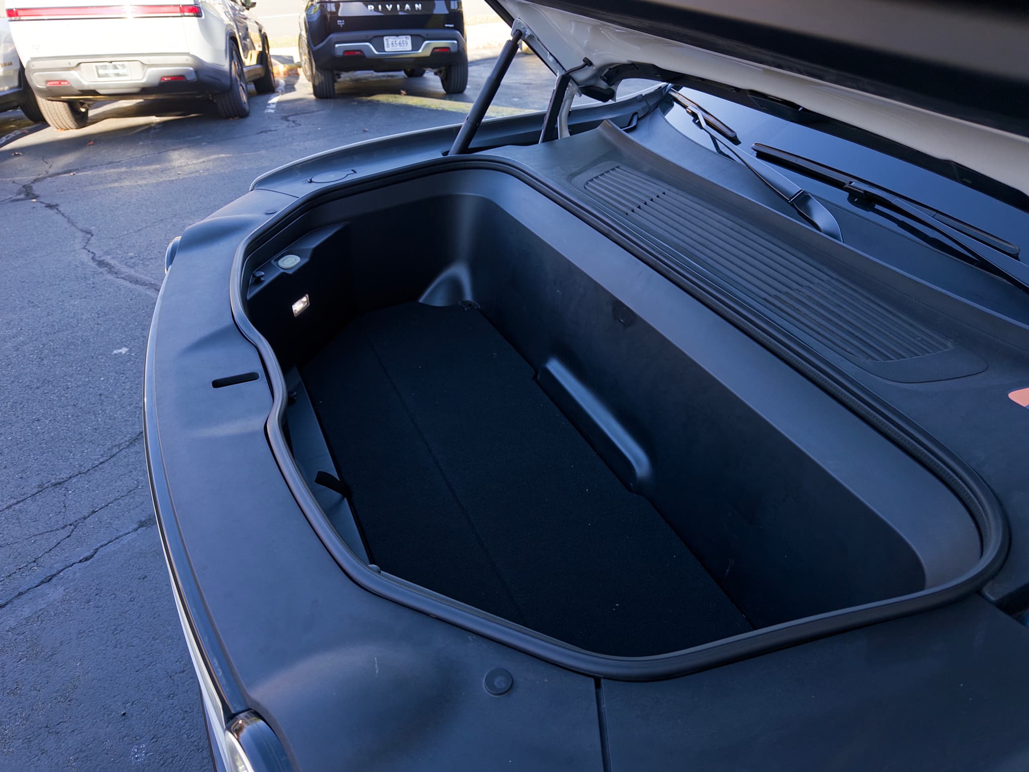 2023 Rivian R1T view 26