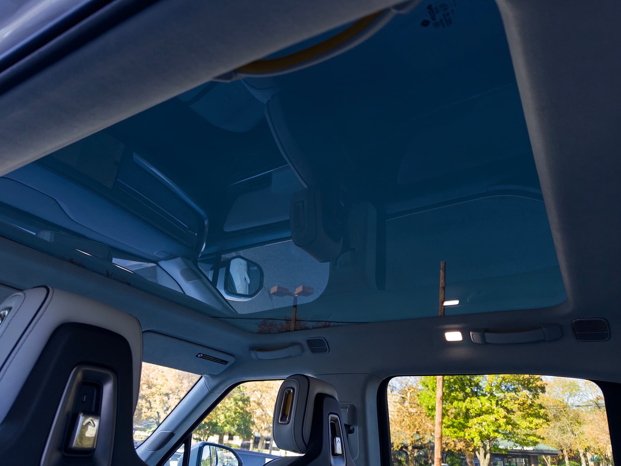 2023 Rivian R1T view 22