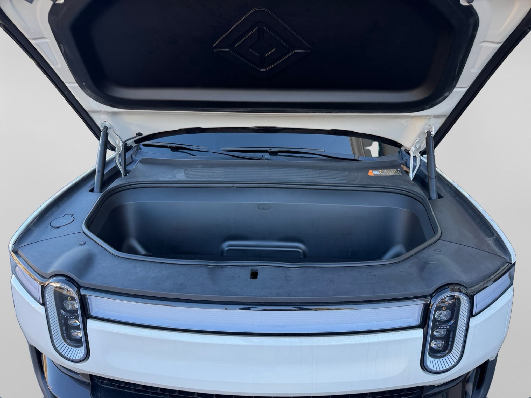 2023 Rivian R1T view 25