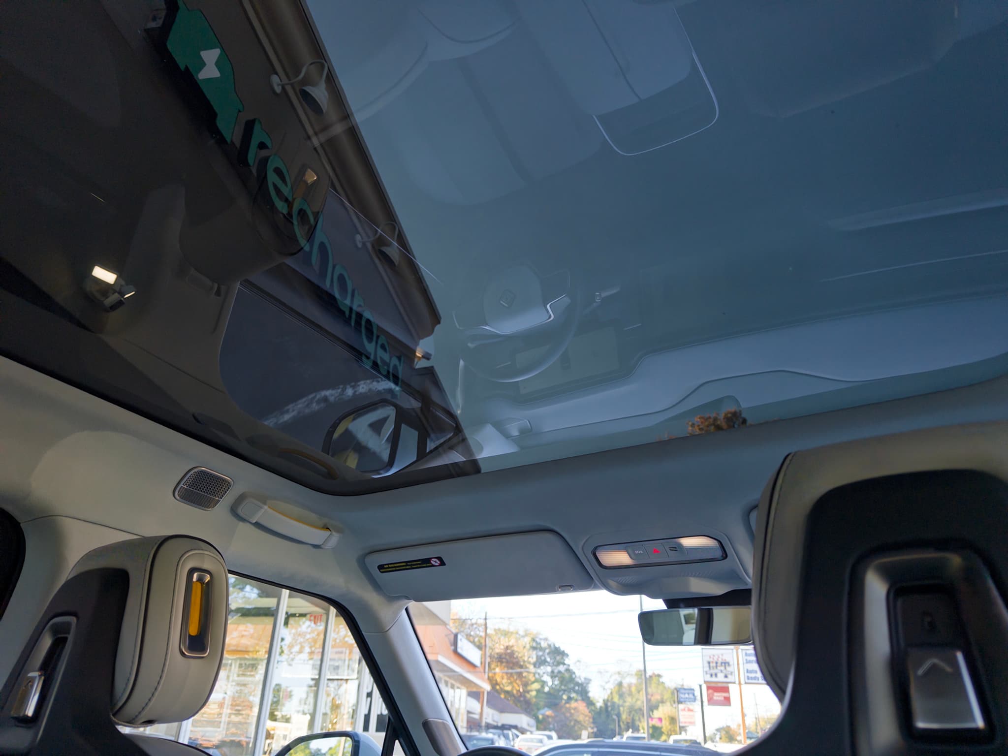 2023 Rivian R1T view 23