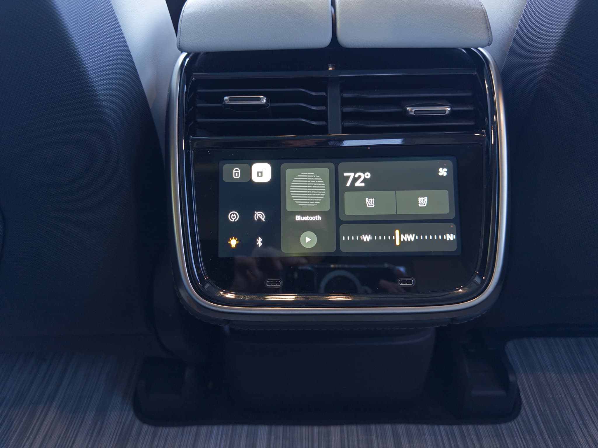 2023 Rivian R1T view 16