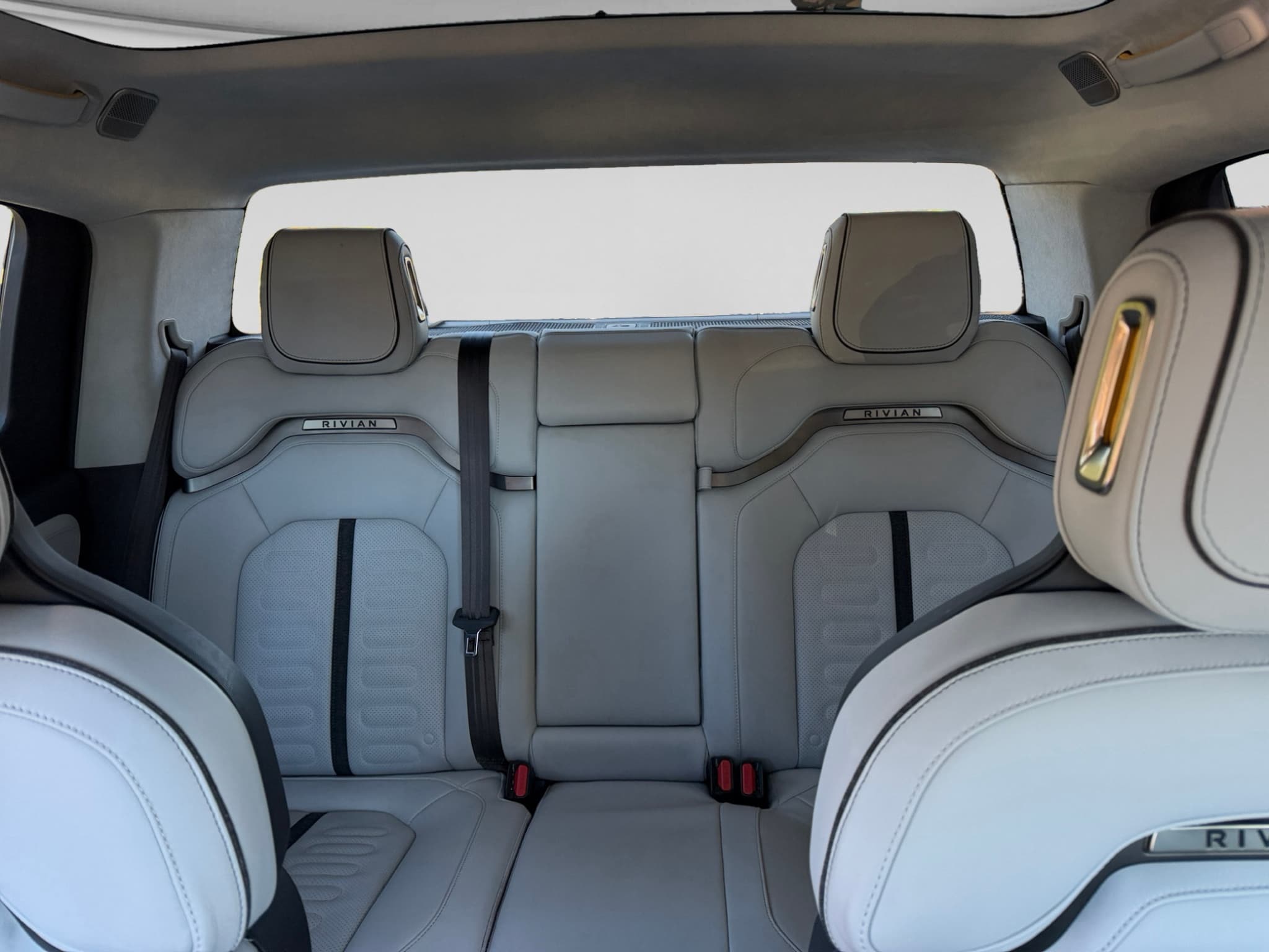 2023 Rivian R1T view 20