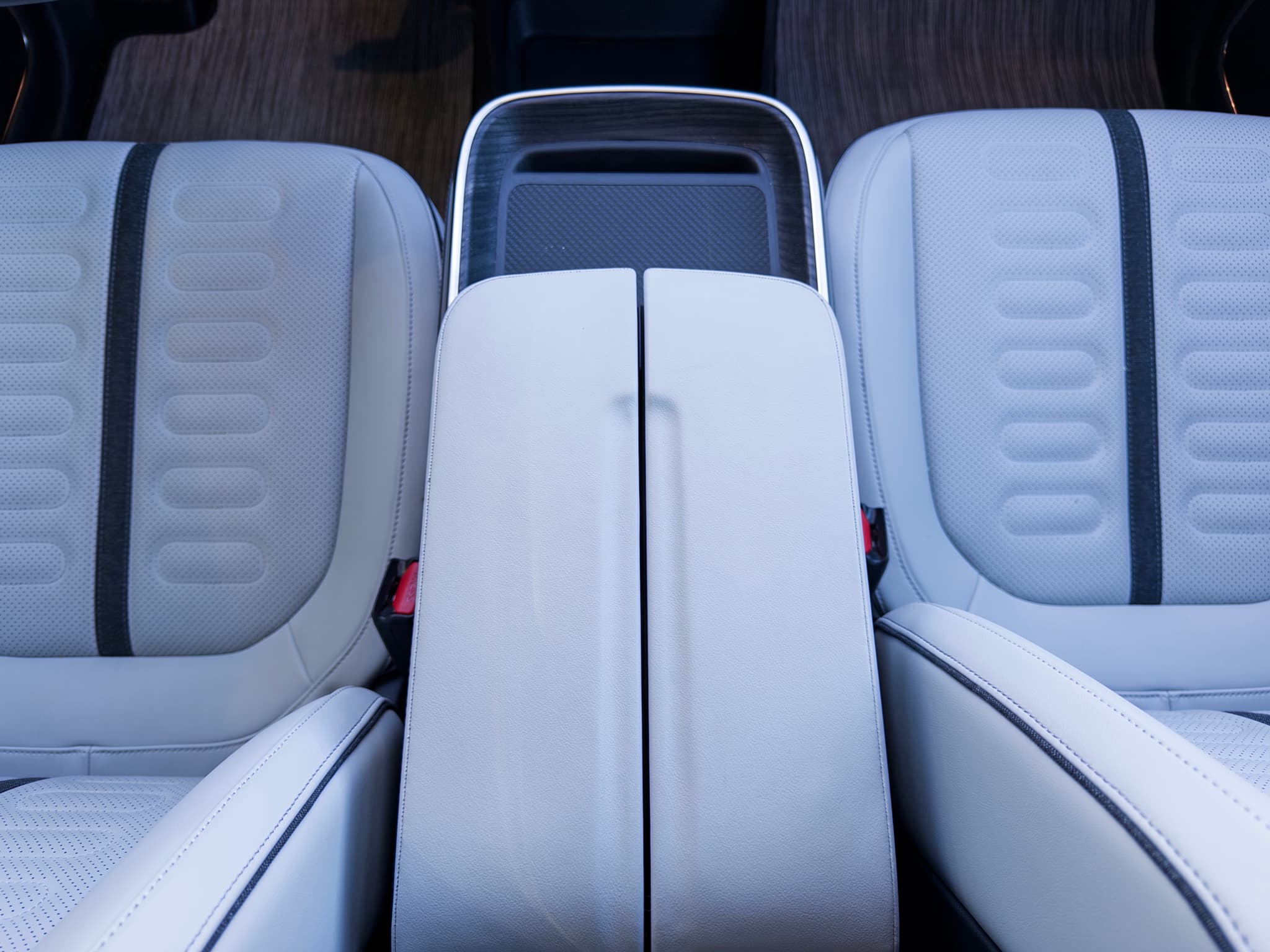 2023 Rivian R1T view 15