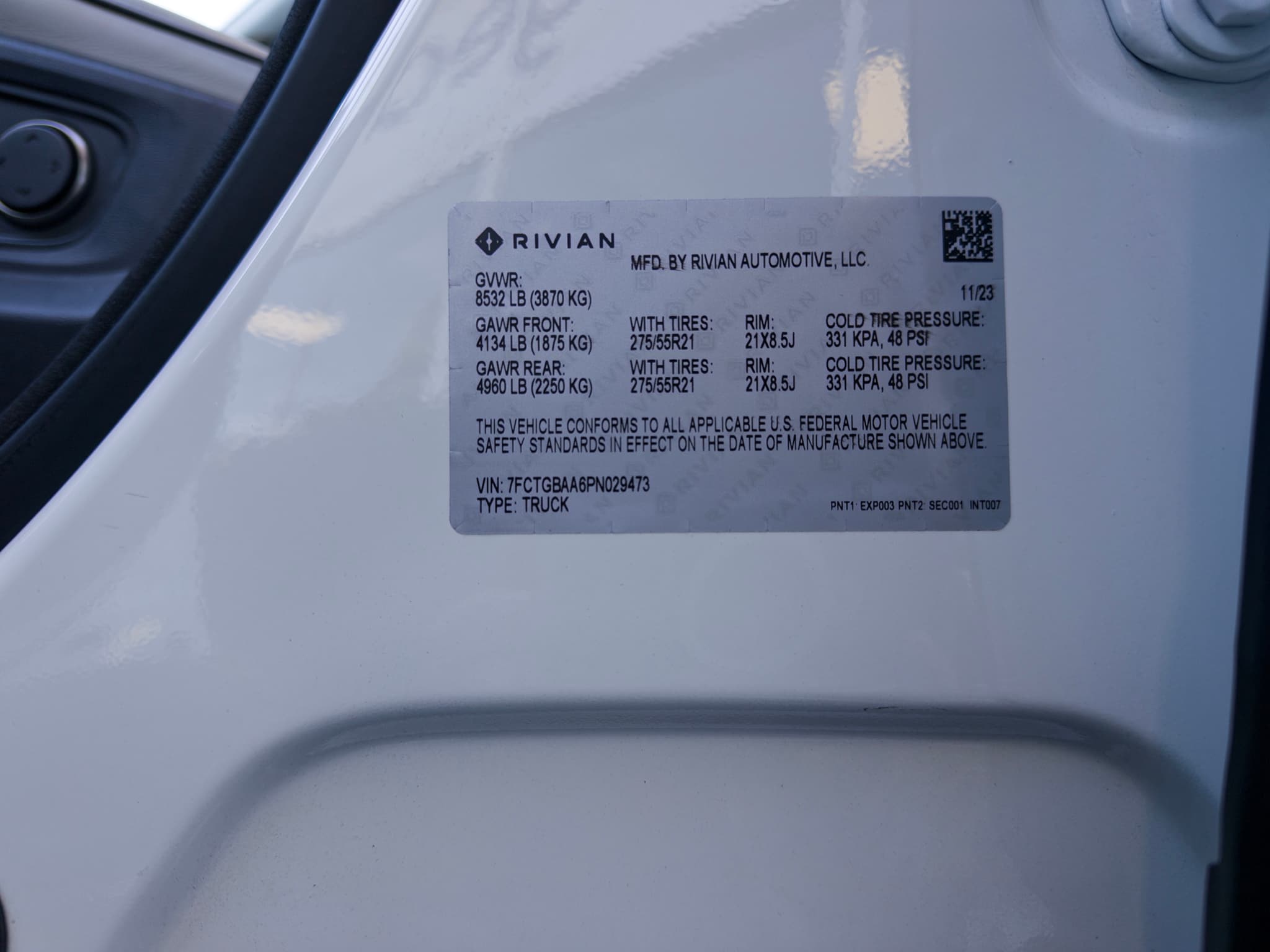 2023 Rivian R1T view 29