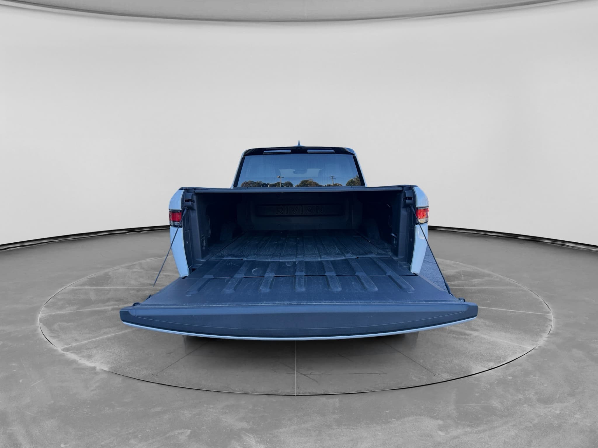 2023 Rivian R1T view 27
