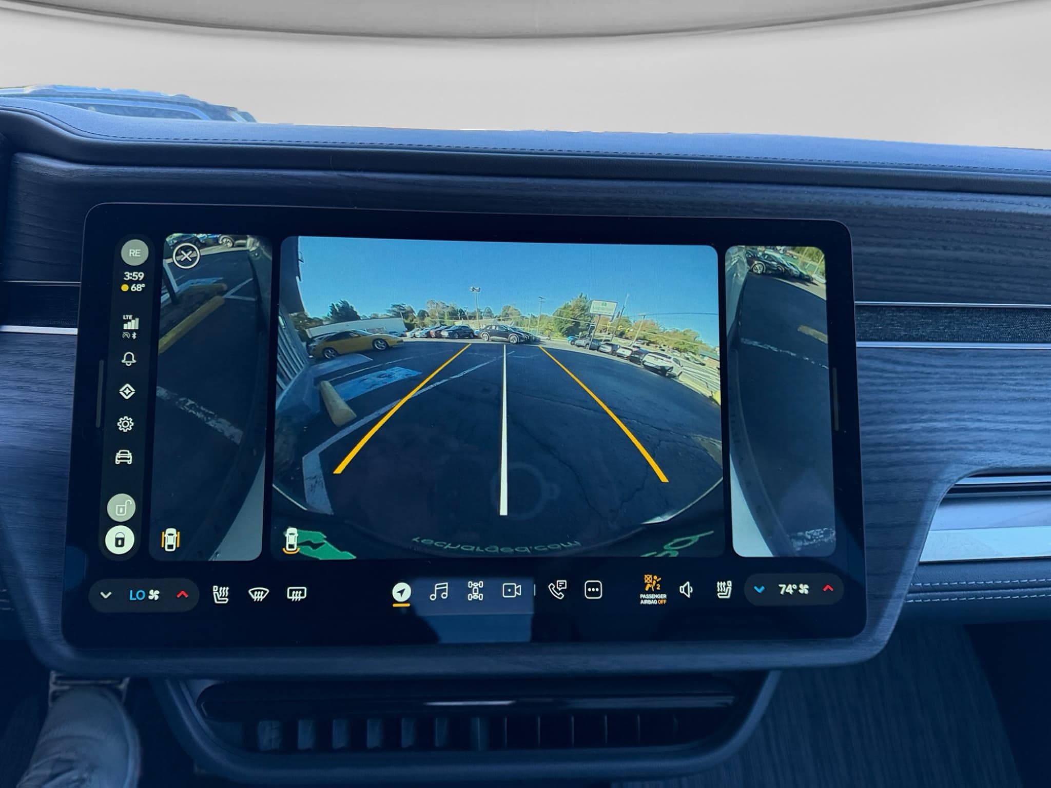 2023 Rivian R1T view 12