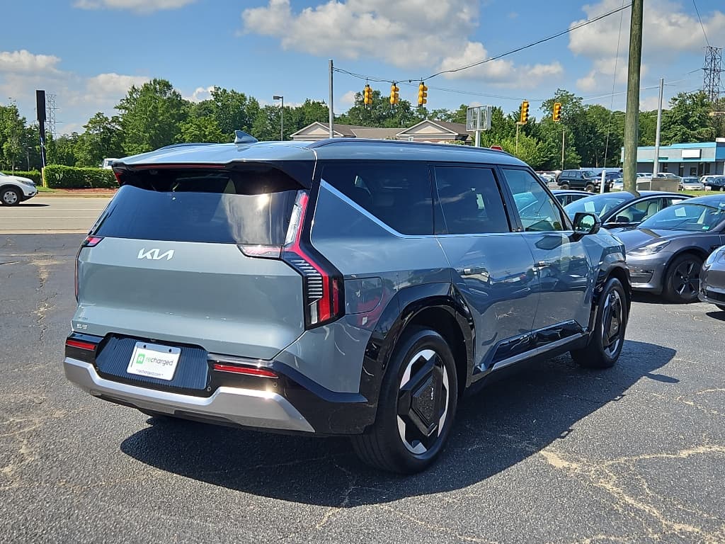 2024 Kia EV9 view 3
