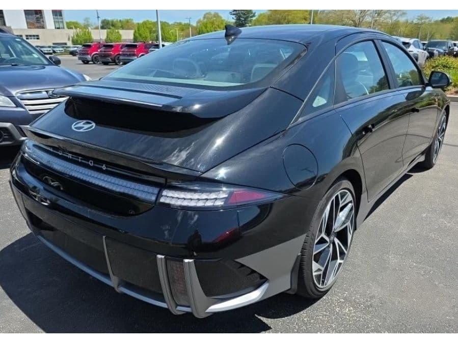 2023 Hyundai IONIQ 6 view 4