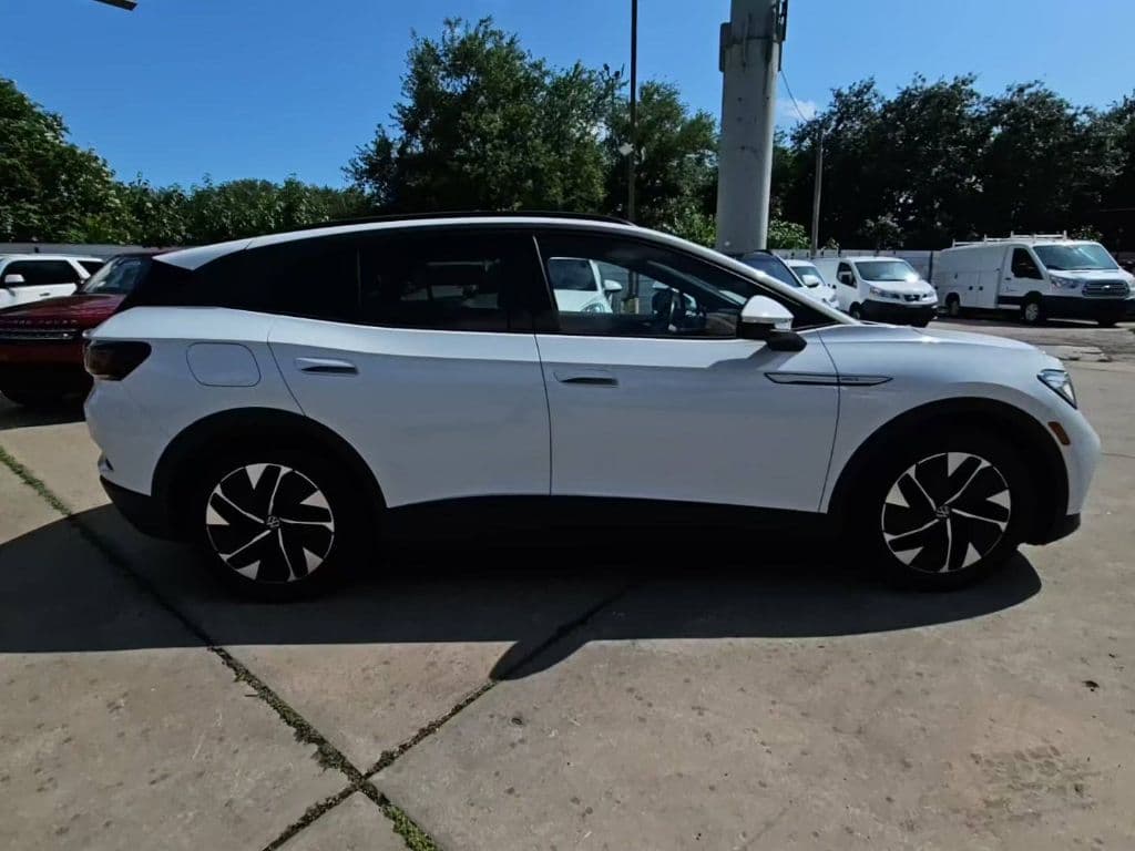 2021 Volkswagen ID.4 view 4