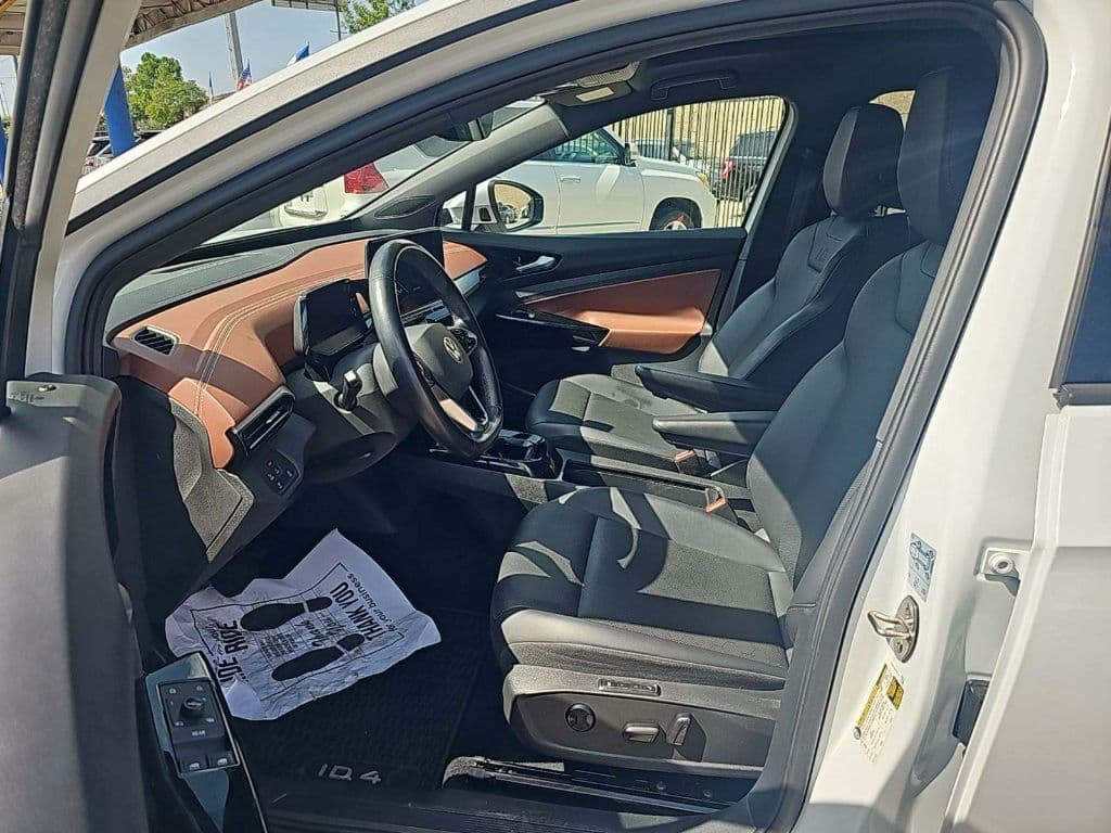 2021 Volkswagen ID.4 view 5