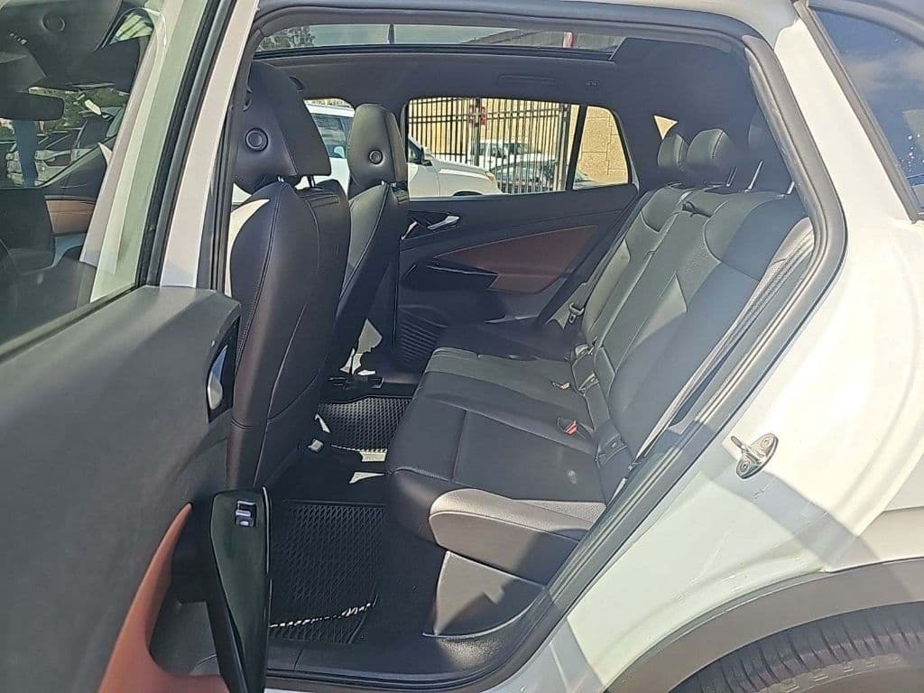 2021 Volkswagen ID.4 view 7