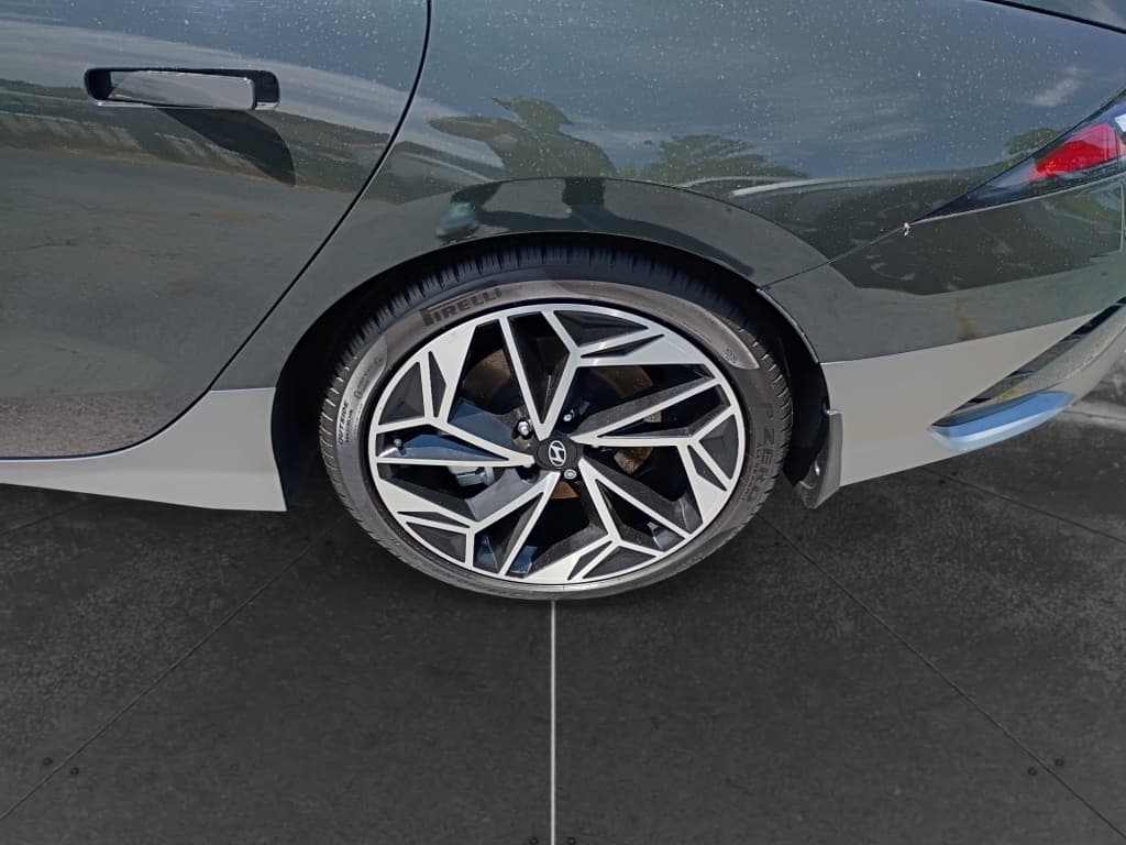 2023 Hyundai IONIQ 6 view 10
