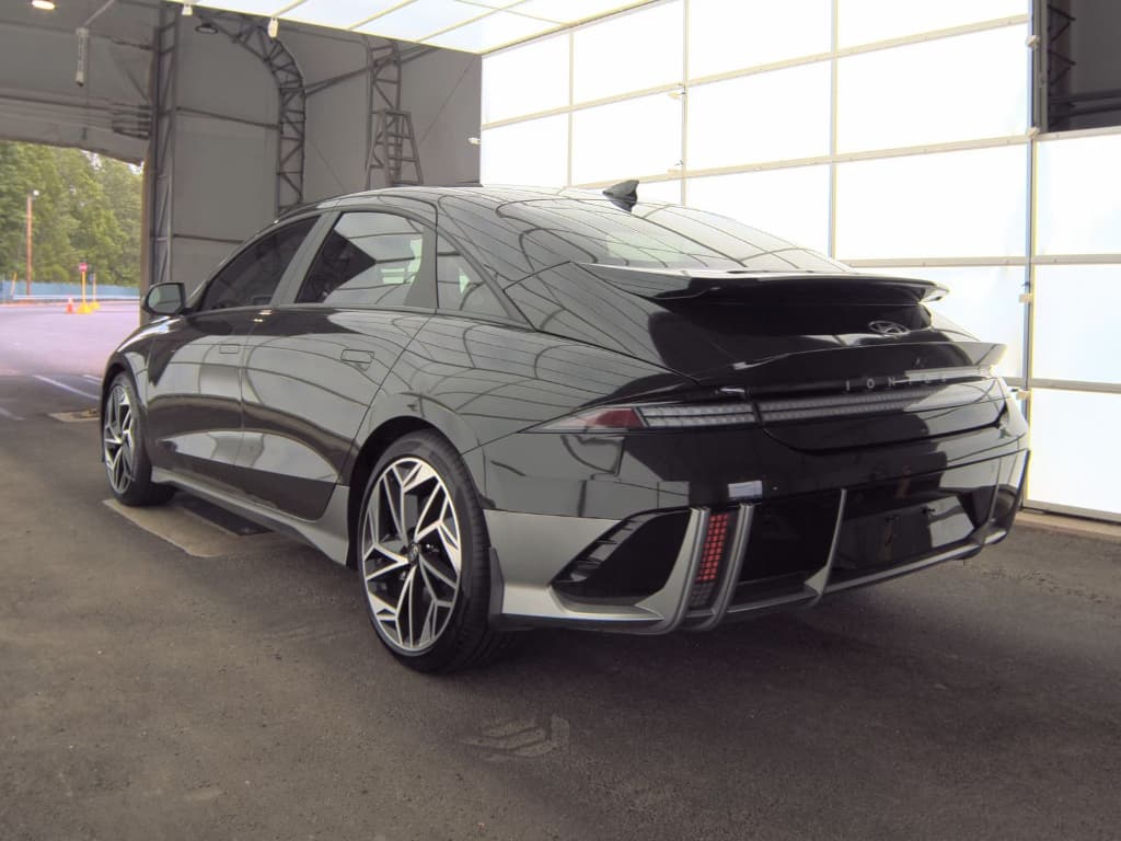 2023 Hyundai IONIQ 6 view 4