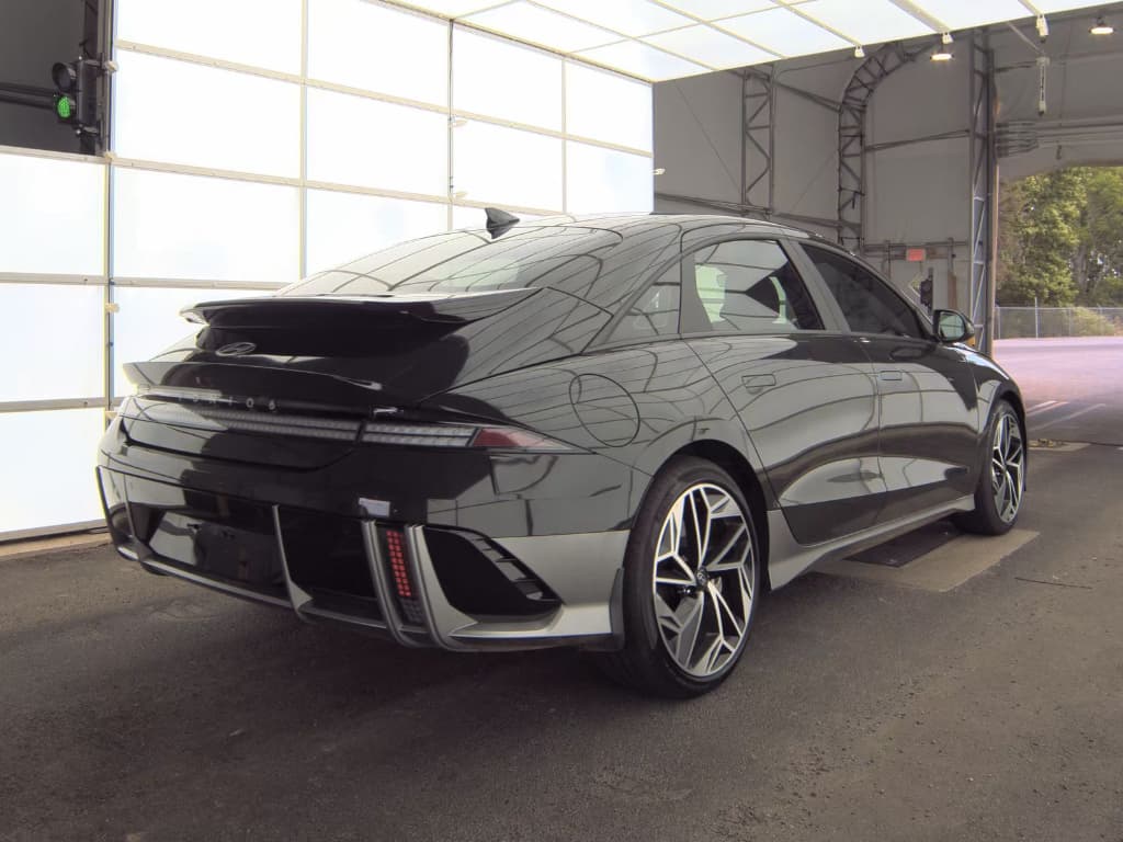 2023 Hyundai IONIQ 6 view 3