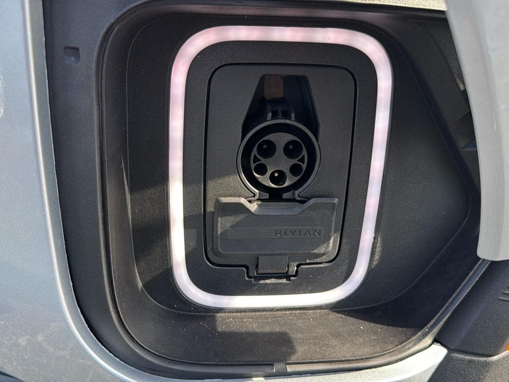 2024 Rivian R1T view 5