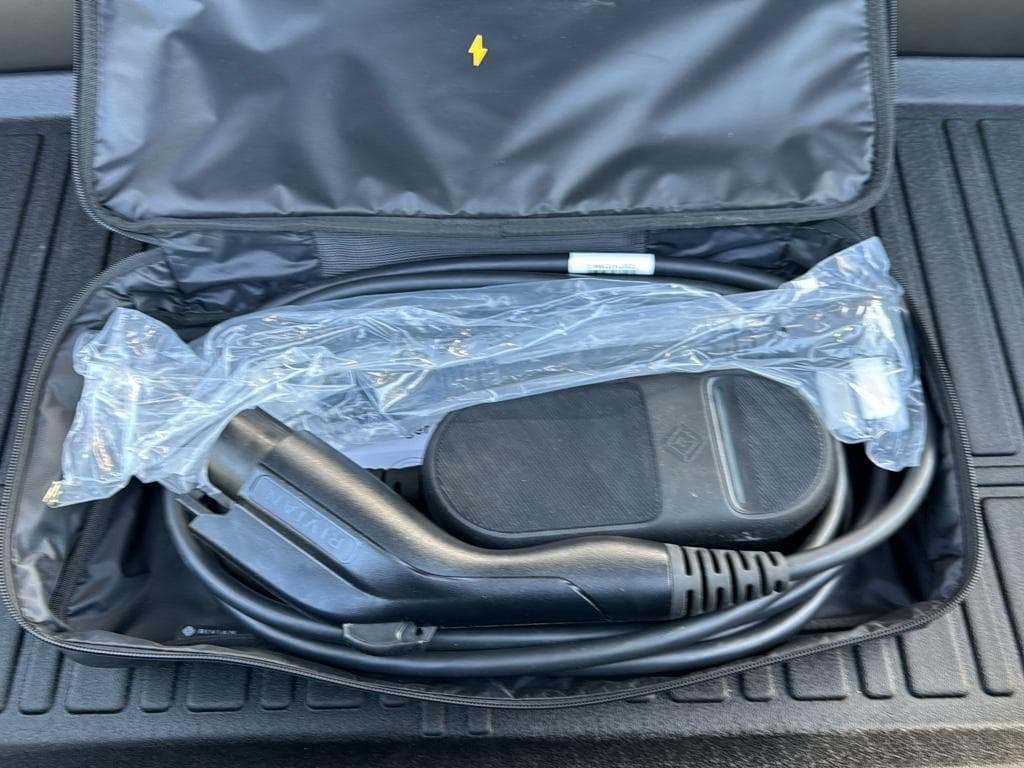 2024 Rivian R1T view 6
