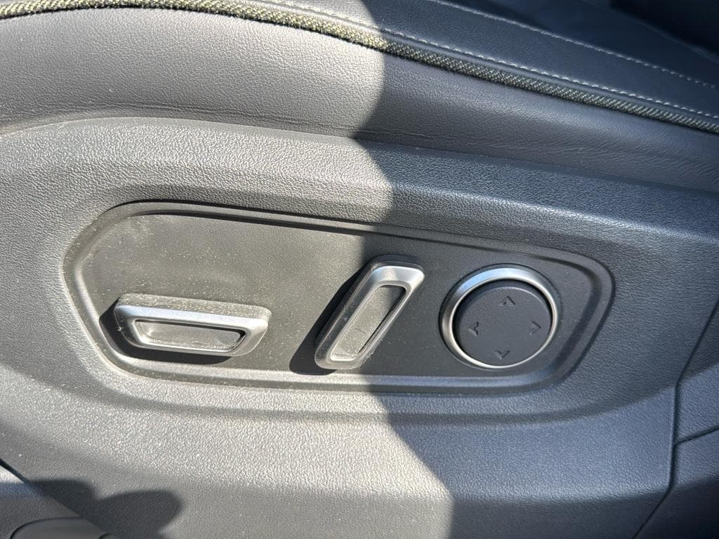 2024 Rivian R1T view 7