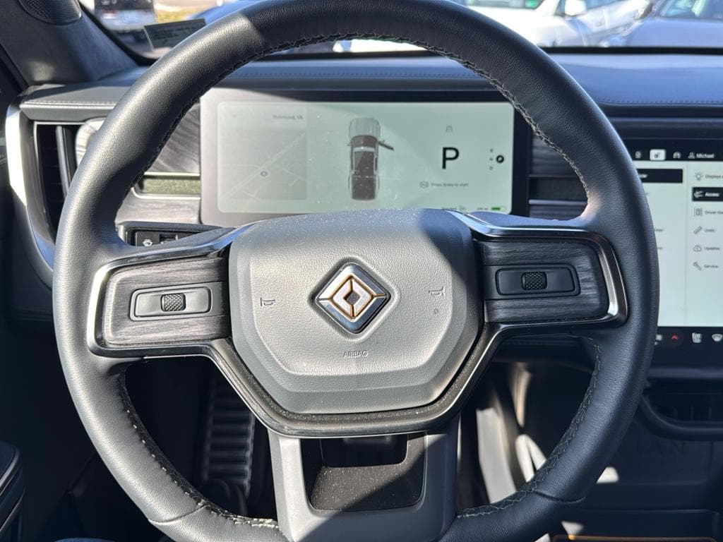 2024 Rivian R1T view 8