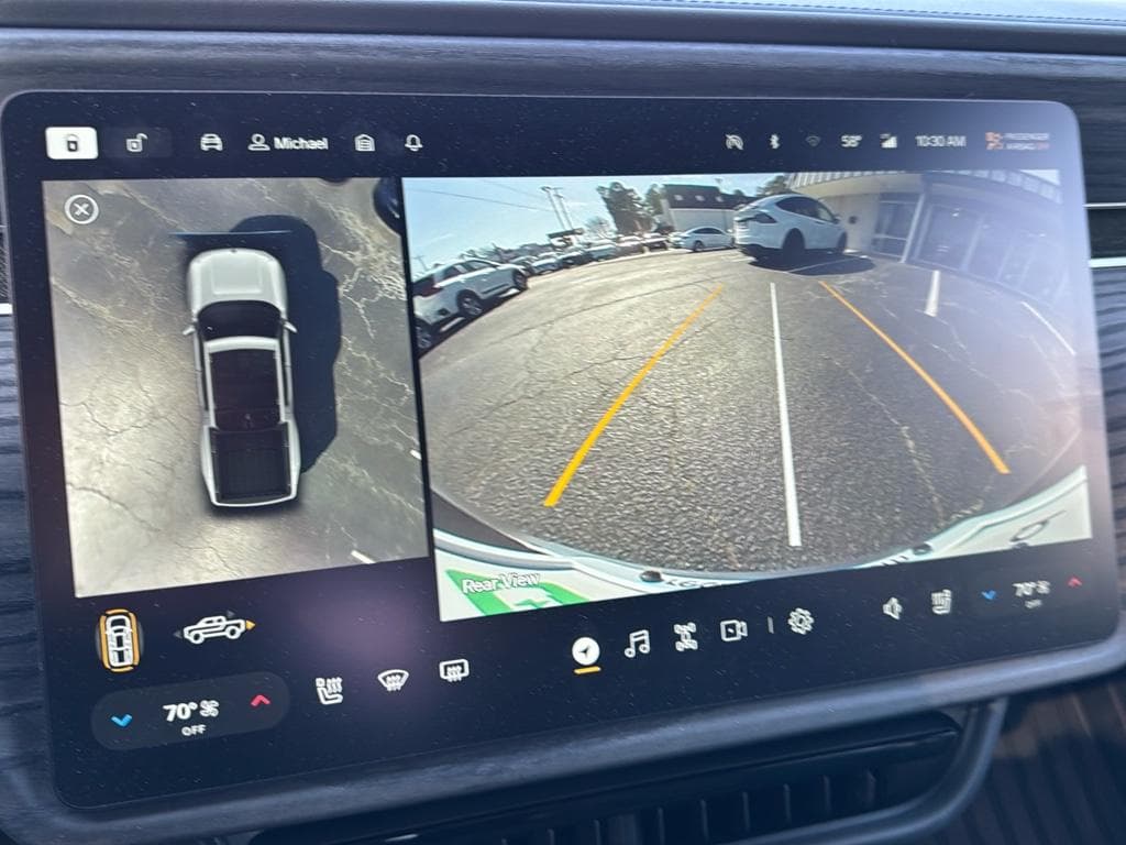 2024 Rivian R1T view 11