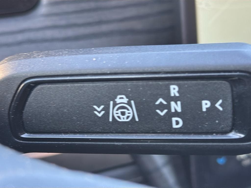2024 Rivian R1T view 13