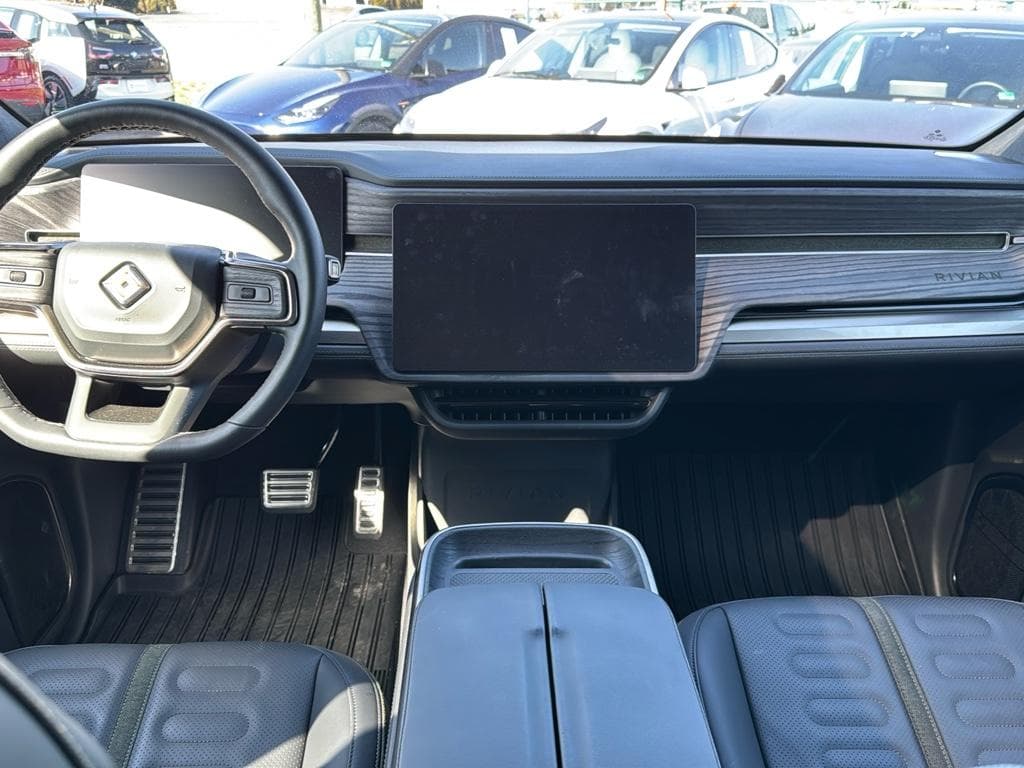 2024 Rivian R1T view 14
