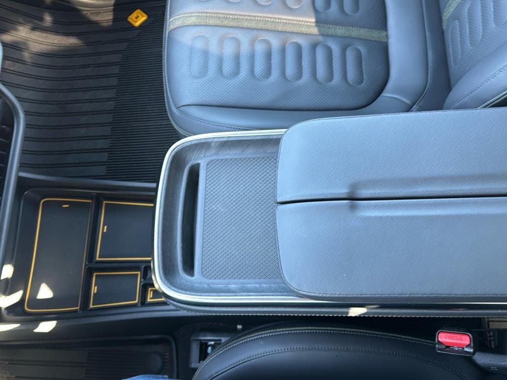 2024 Rivian R1T view 15