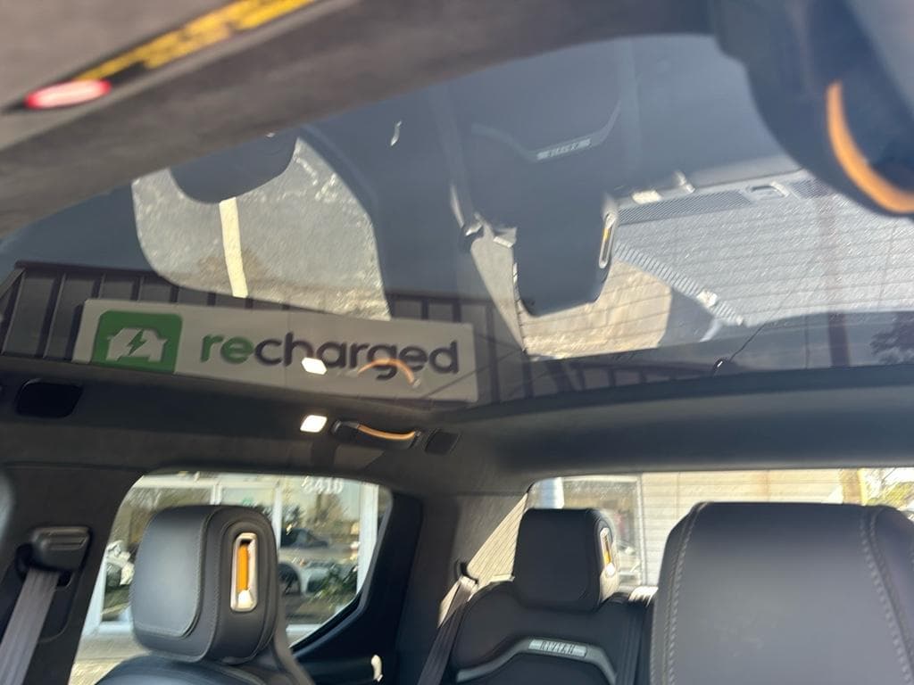 2024 Rivian R1T view 19