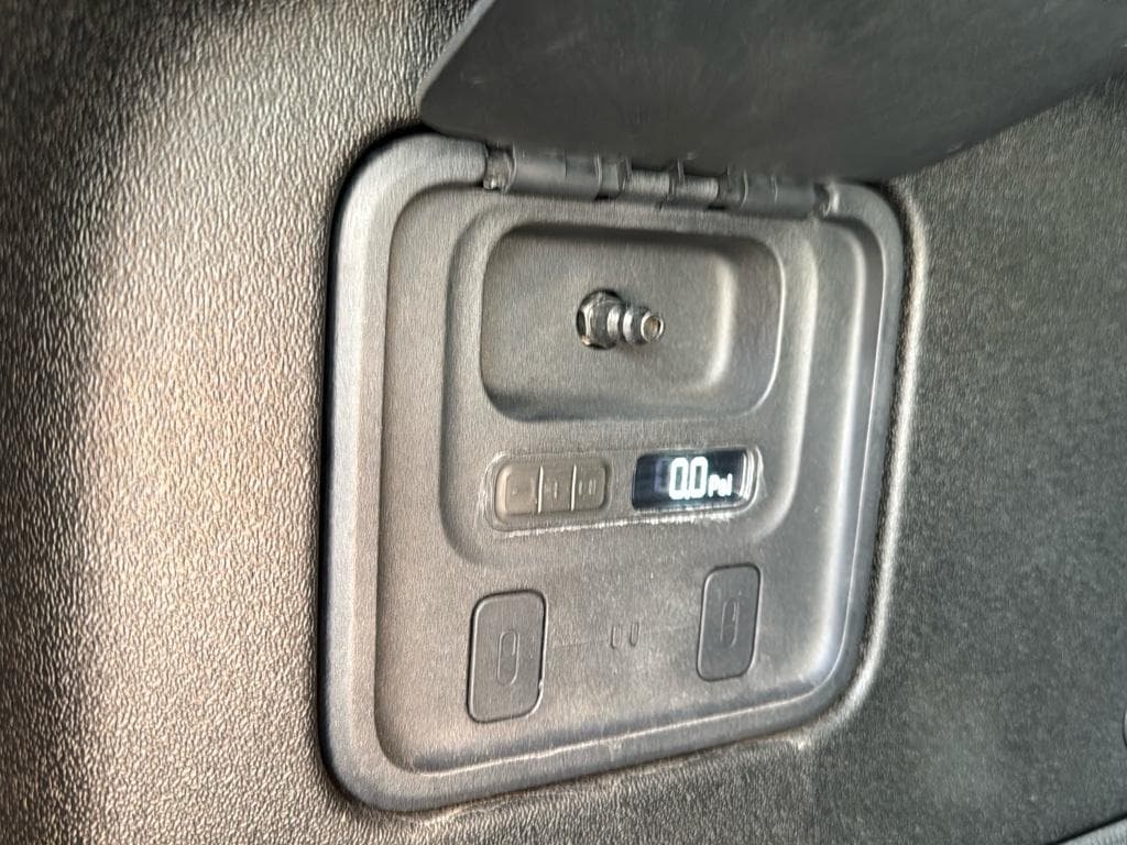2024 Rivian R1T view 24