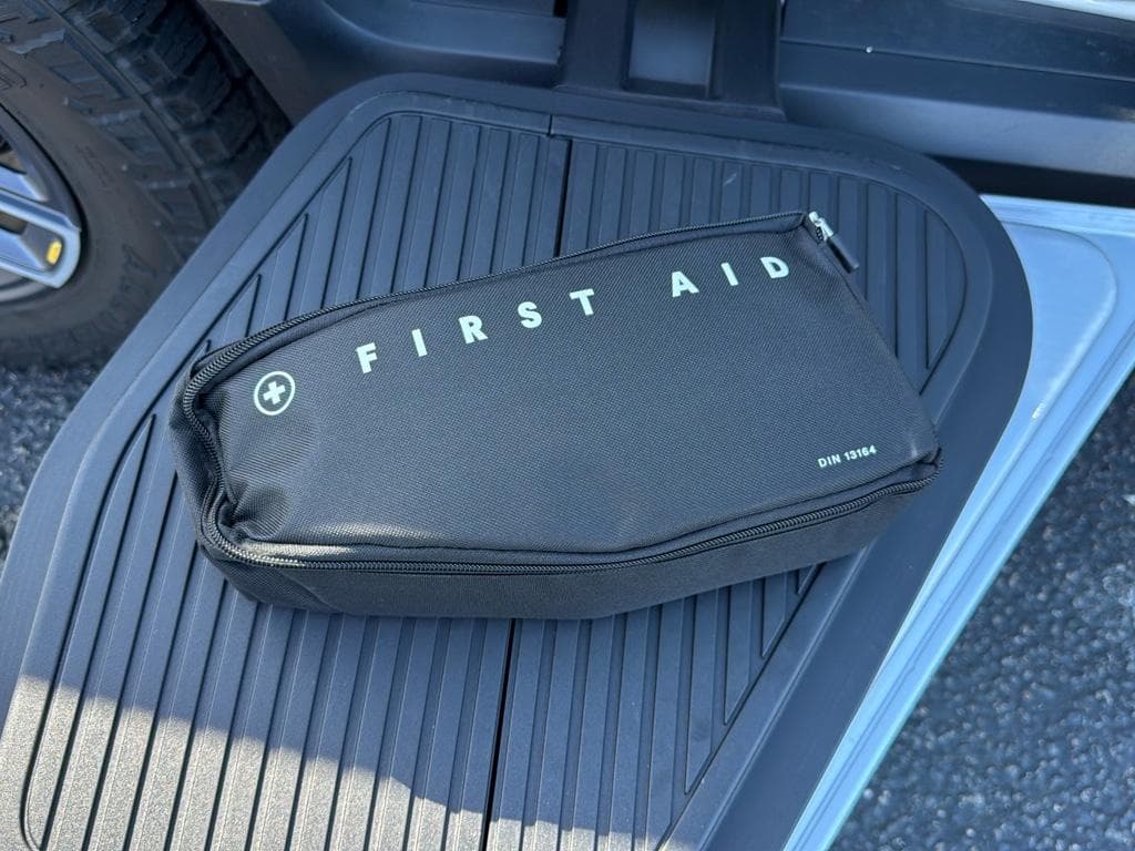 2024 Rivian R1T view 30