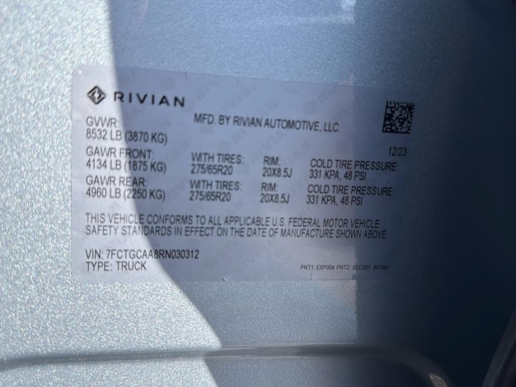 2024 Rivian R1T view 32