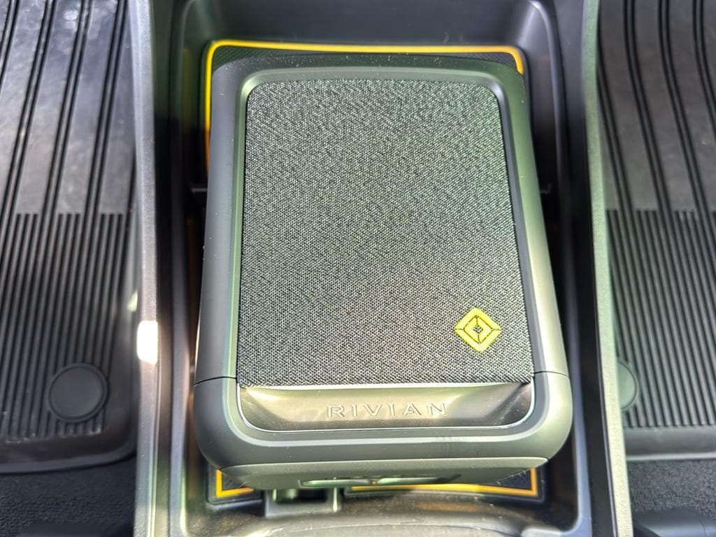 2024 Rivian R1T view 16