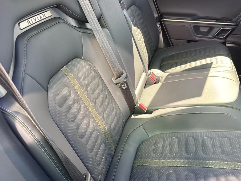 2024 Rivian R1T view 20