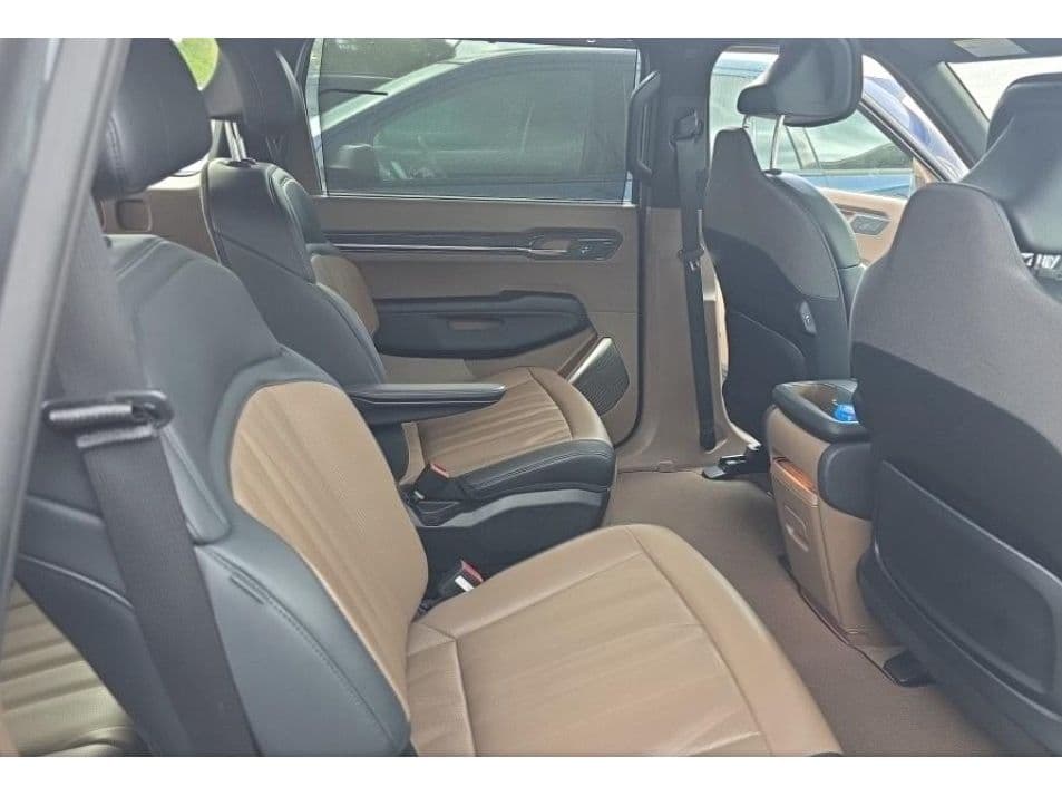 2024 Kia EV9 view 6