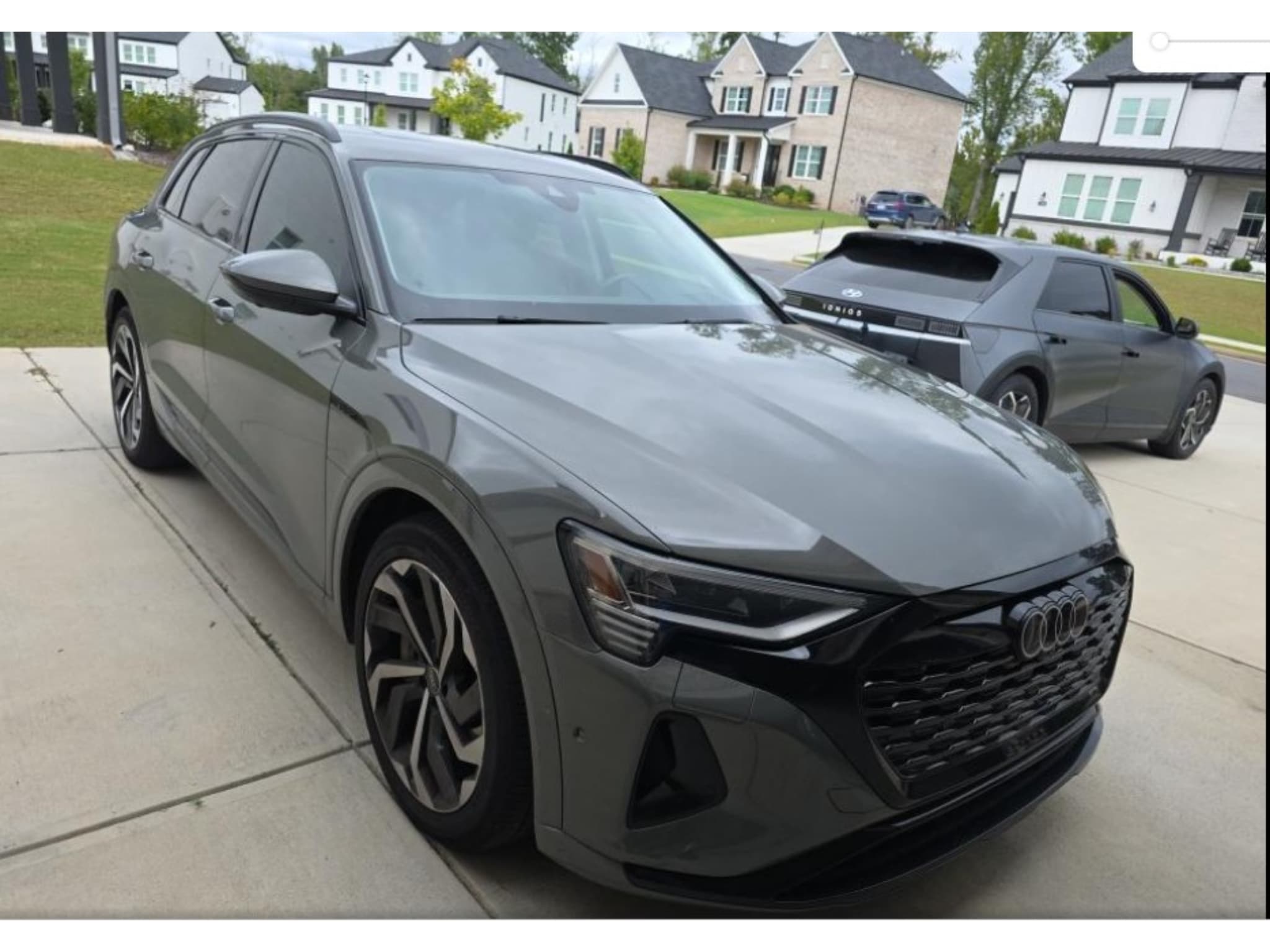 2024 Audi Q8 e-tron view 4