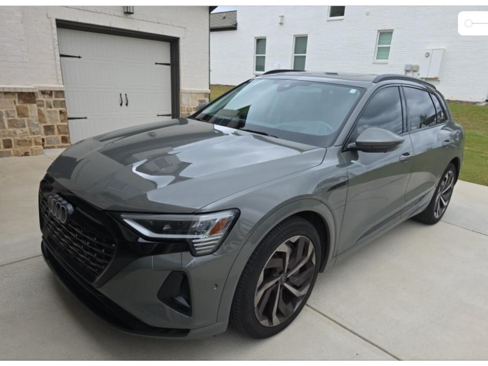 2024 Audi Q8 e-tron view 1
