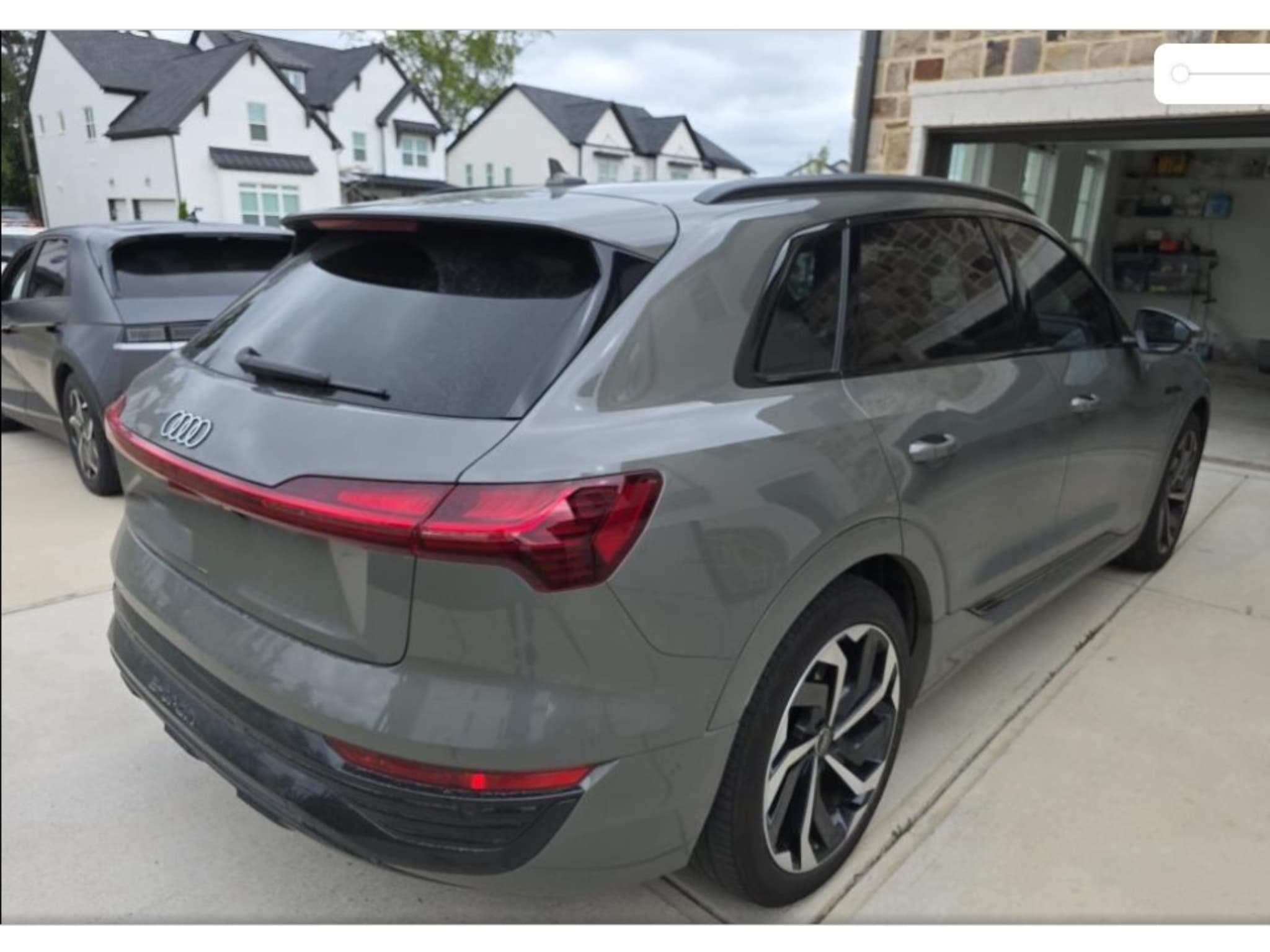 2024 Audi Q8 e-tron view 3