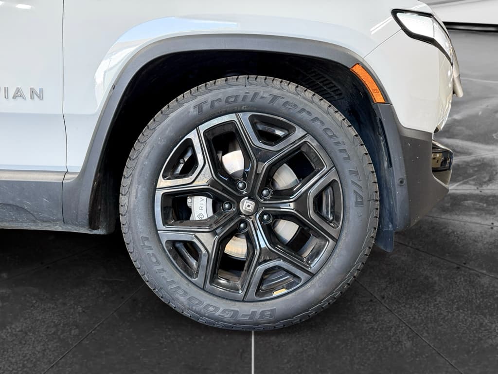 2024 Rivian R1T view 37