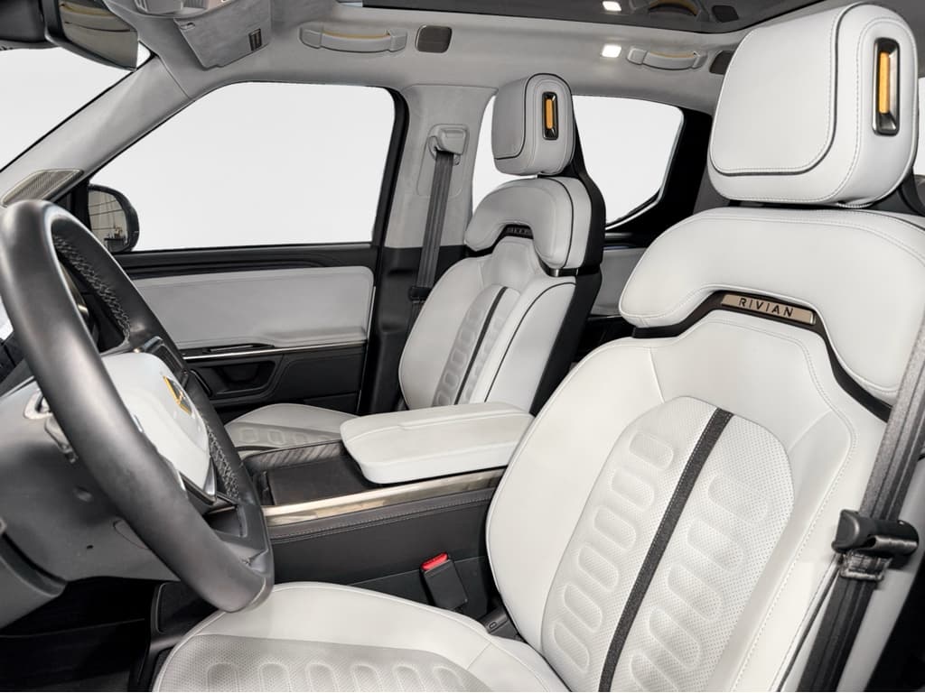 2024 Rivian R1T view 4