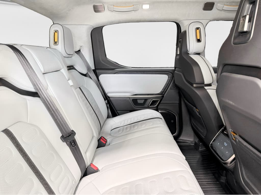 2024 Rivian R1T view 21