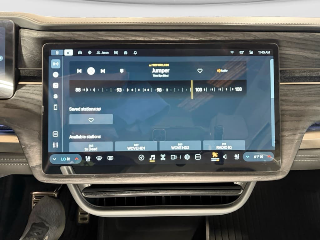2024 Rivian R1T view 15