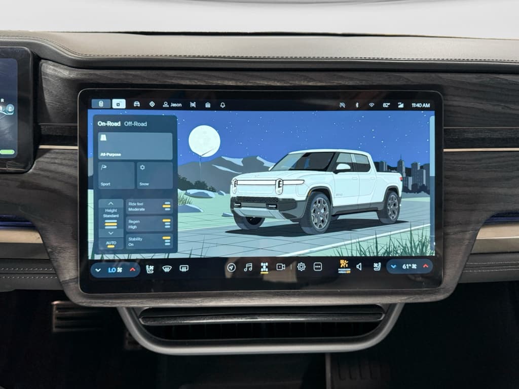 2024 Rivian R1T view 16