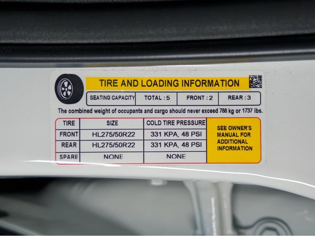 2024 Rivian R1T view 30
