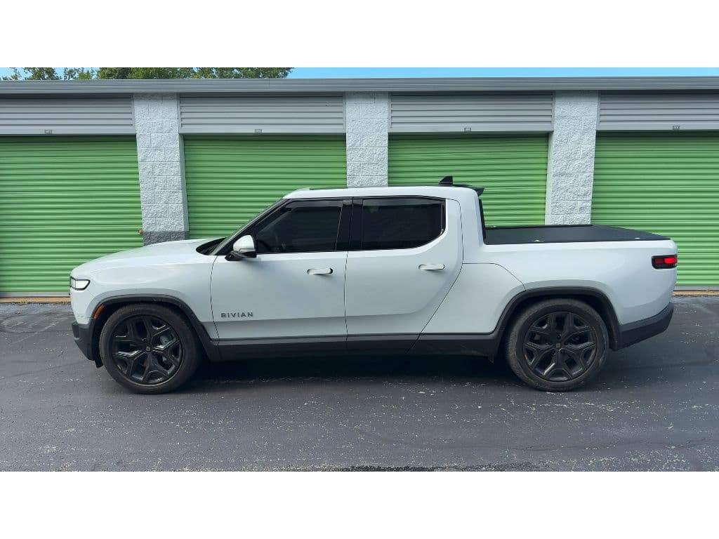 2024 Rivian R1T view 3