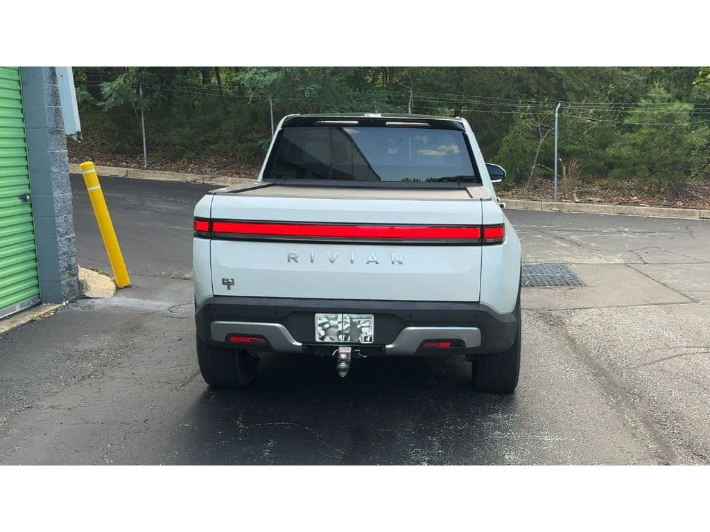2024 Rivian R1T view 4